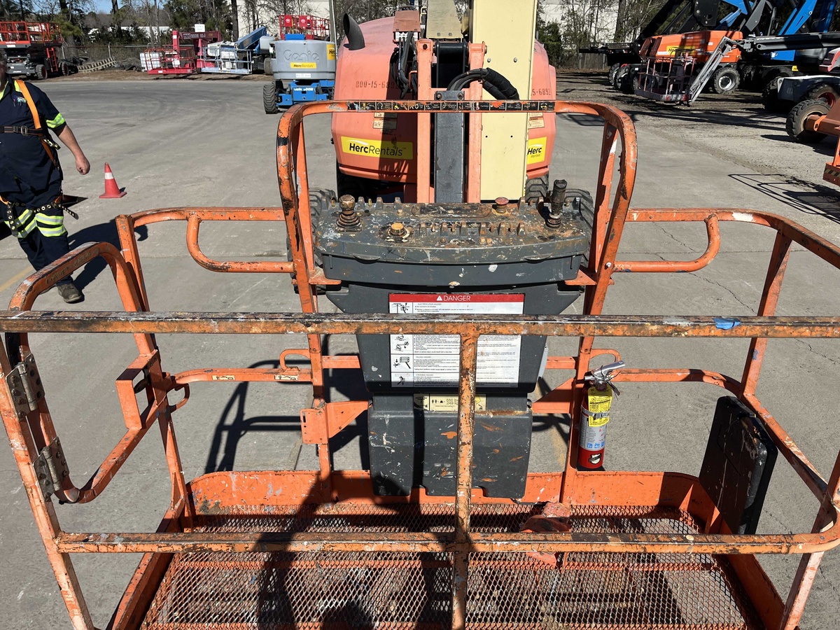 2017 JLG 450AJ-7
