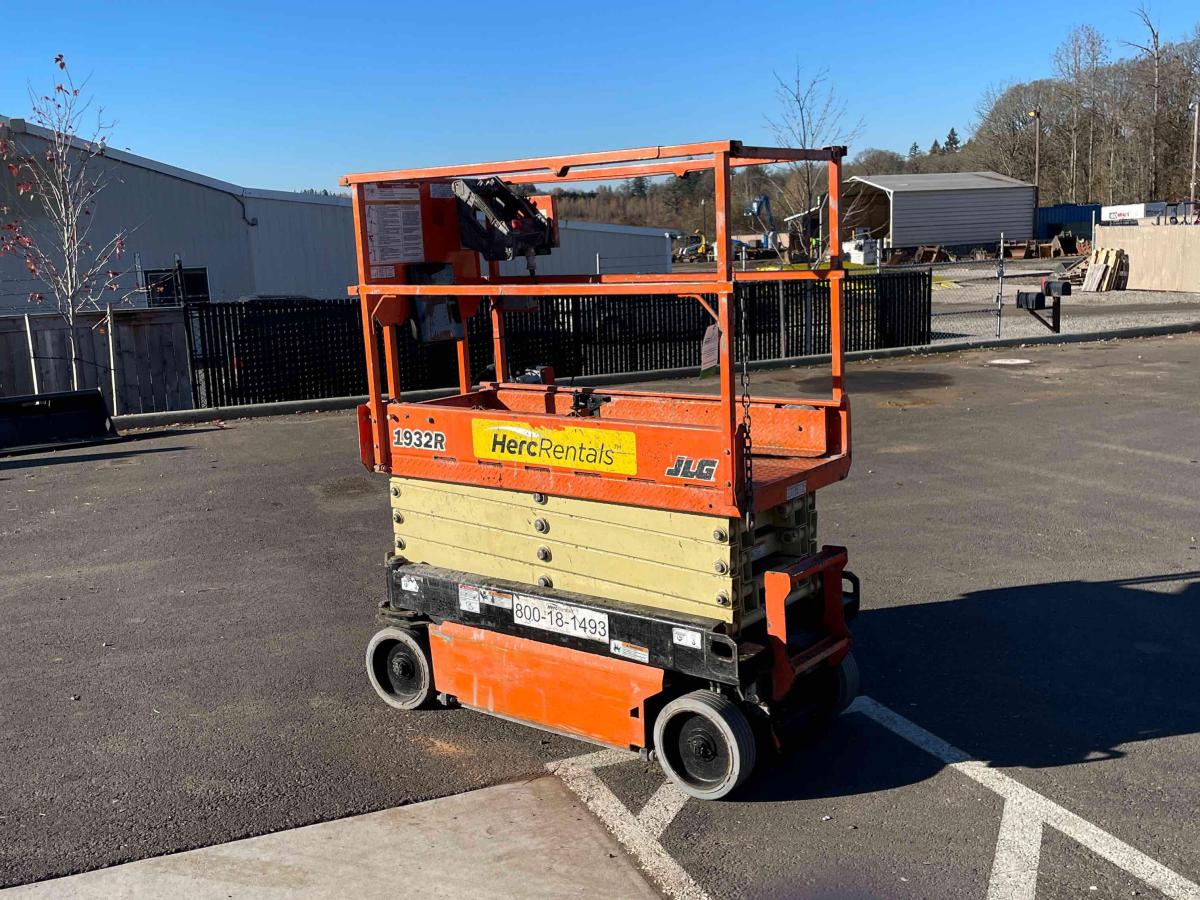 2017 JLG 1932R