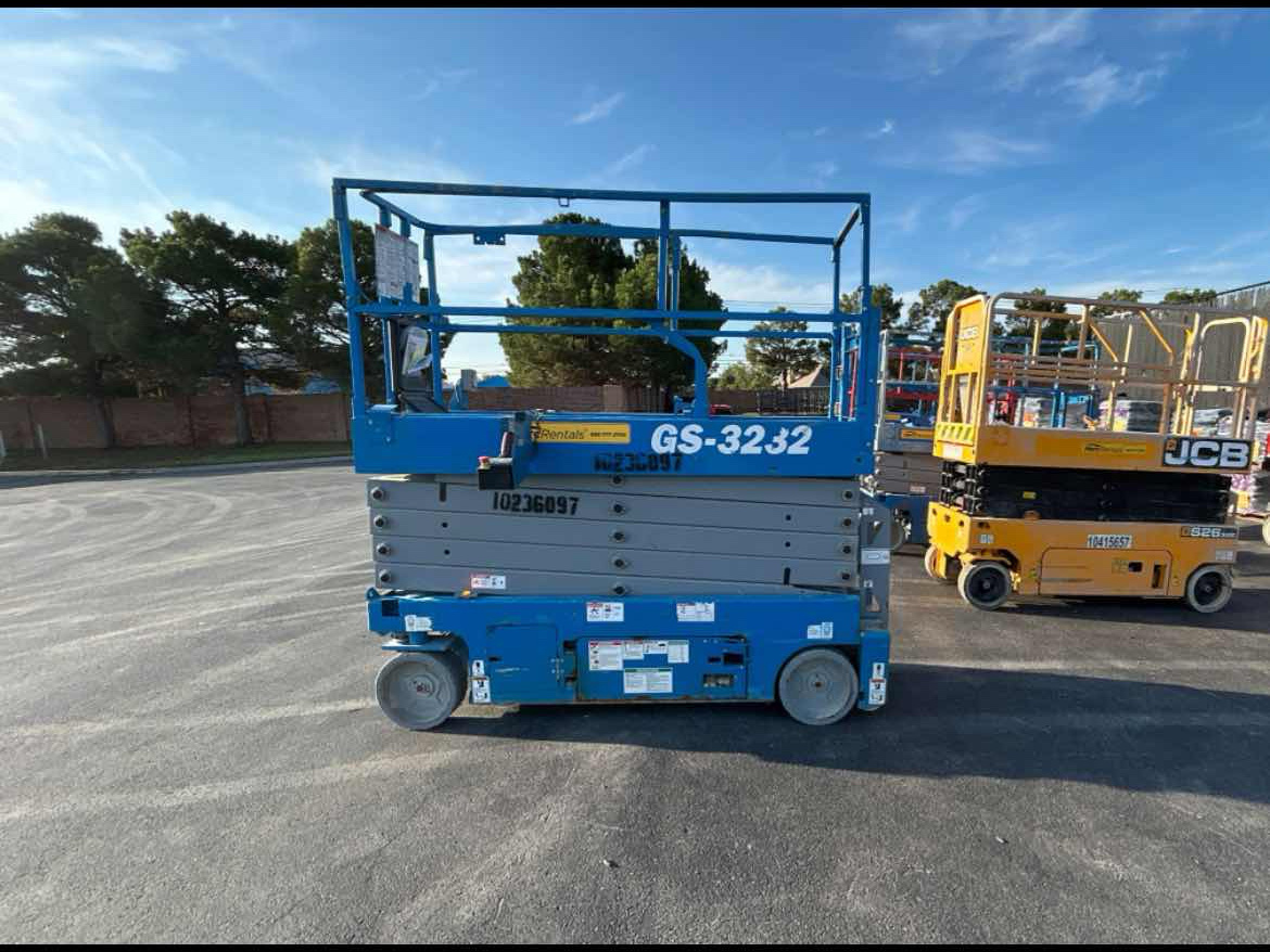 2018 Genie GS-3232