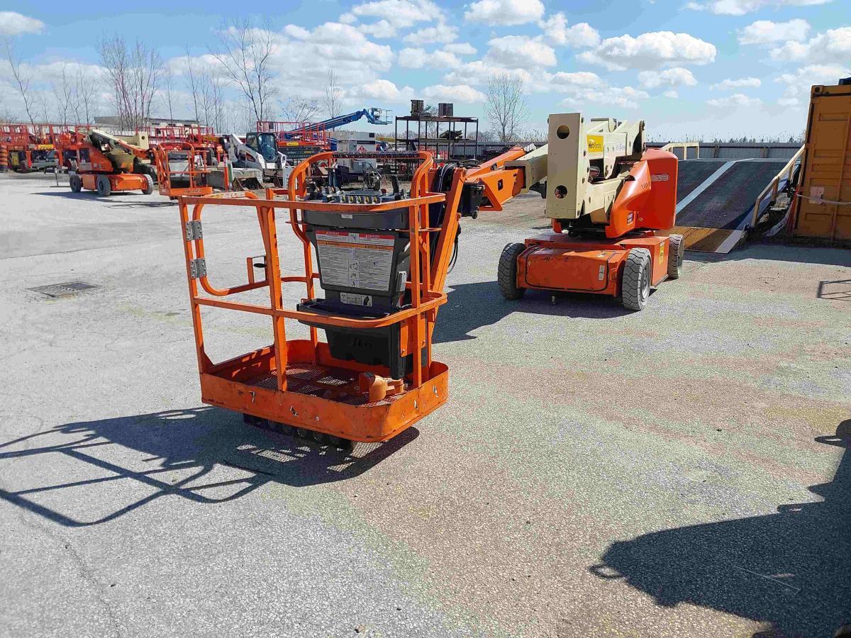 2015 JLG E400AJP-3