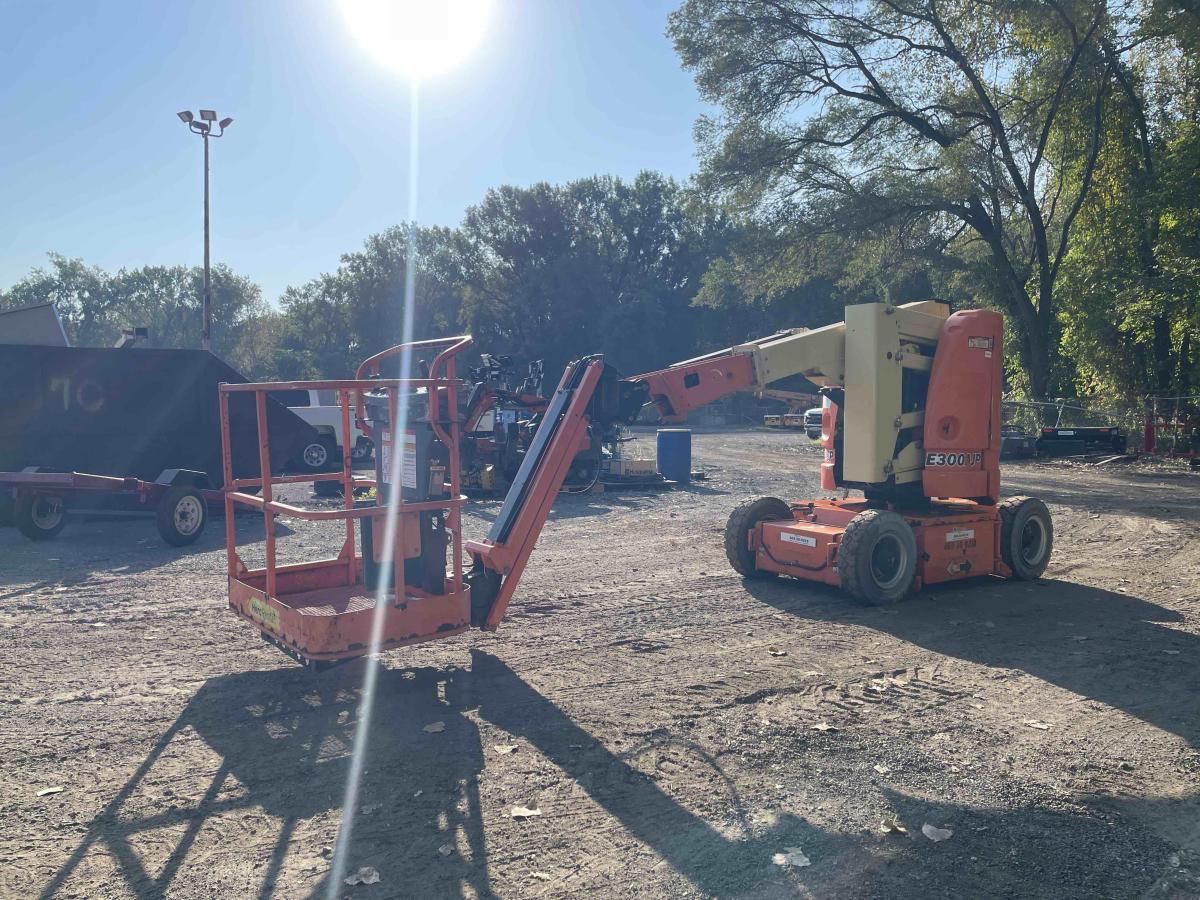 2013 JLG E300AJP