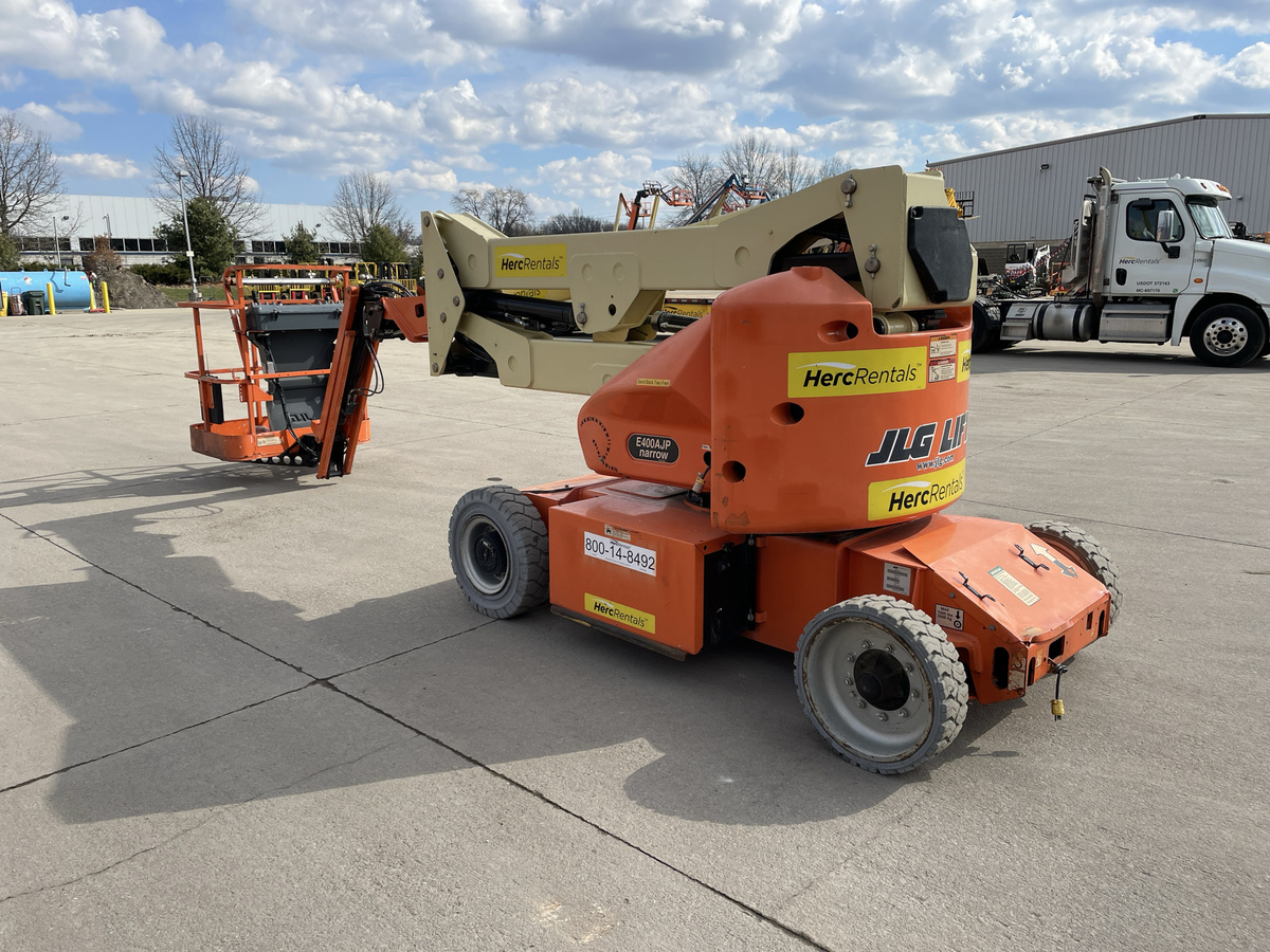 2017 JLG E400AJPN-2