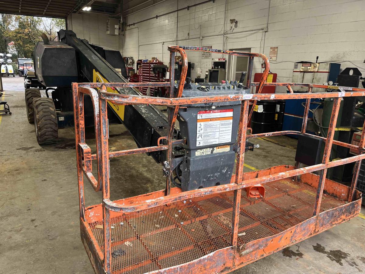 2015 JLG 600S