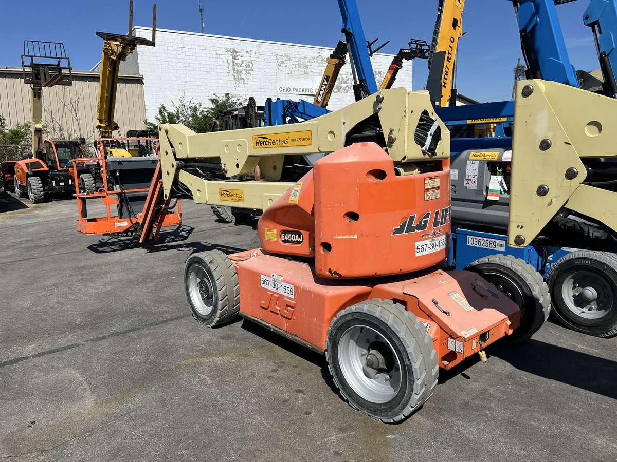 2013 JLG E450AJ-4