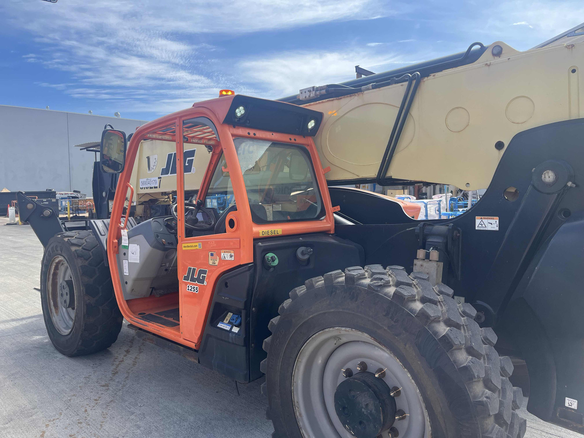 2019 JLG 1255-8