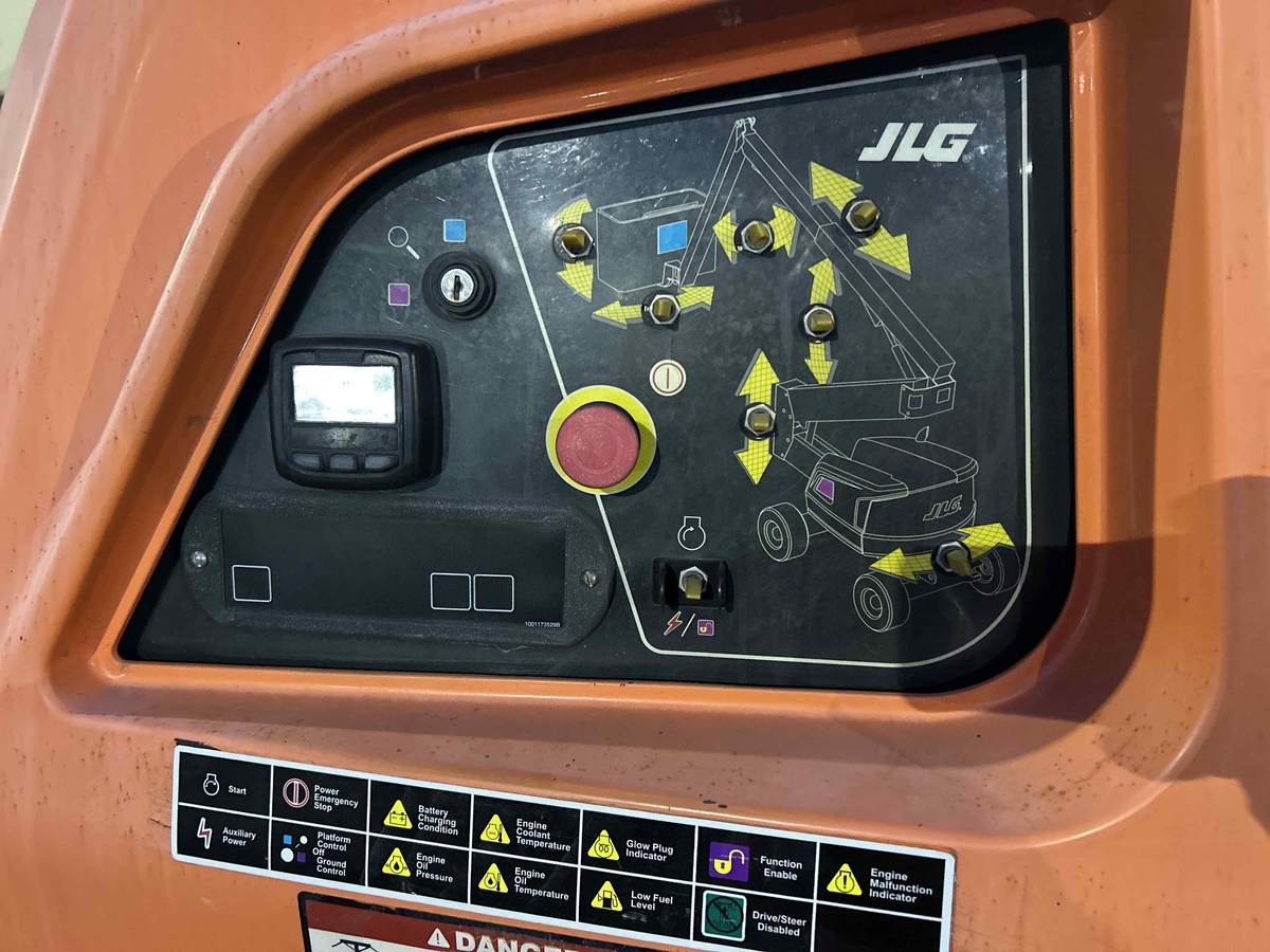 2017 JLG 450AJ-7