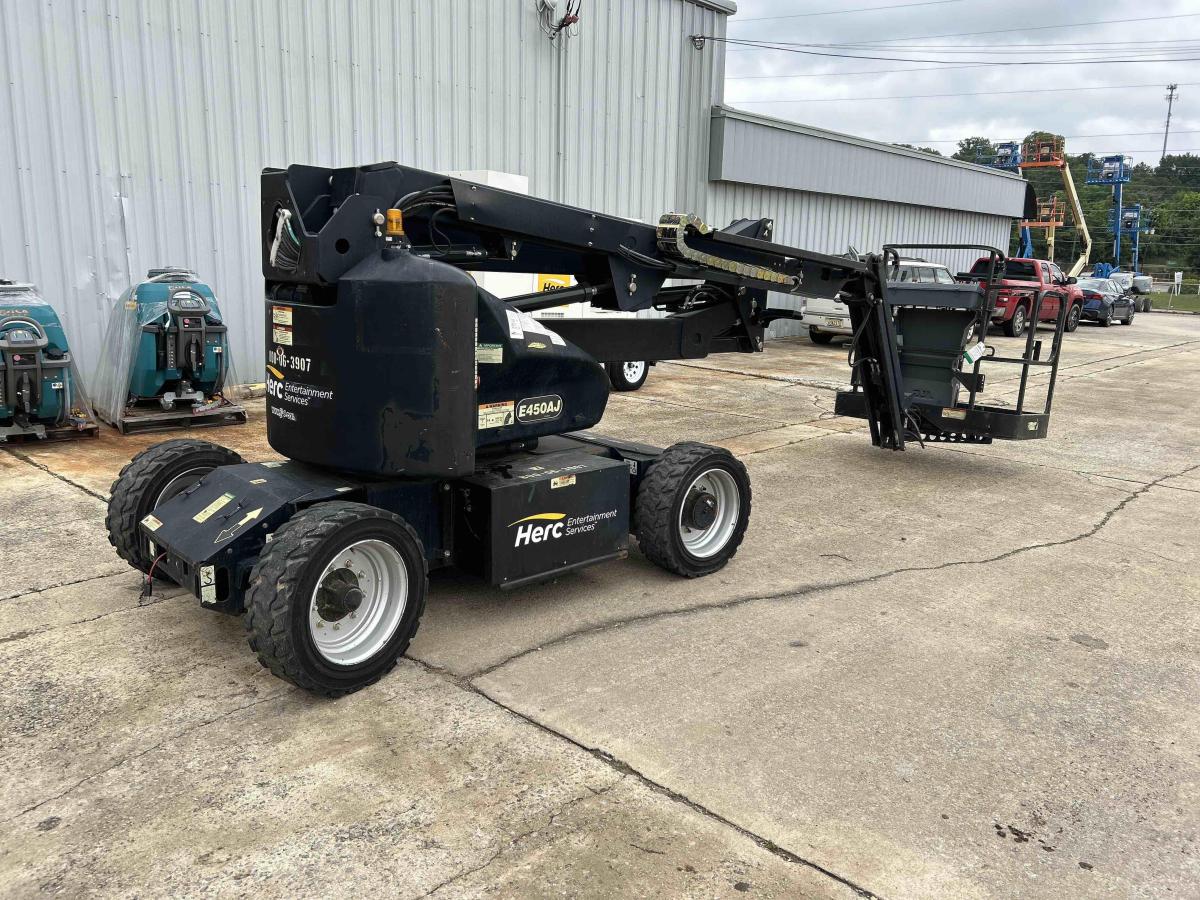 2015 JLG E450AJ