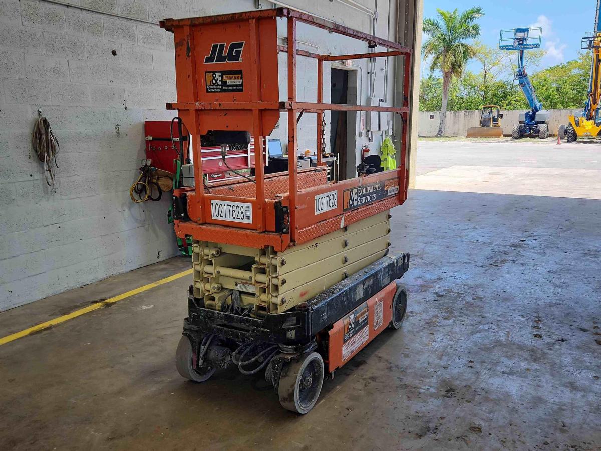2017 JLG 1932R