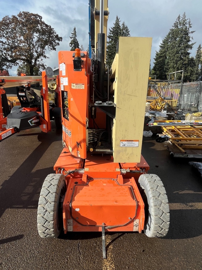 2017 JLG E300AJP-9
