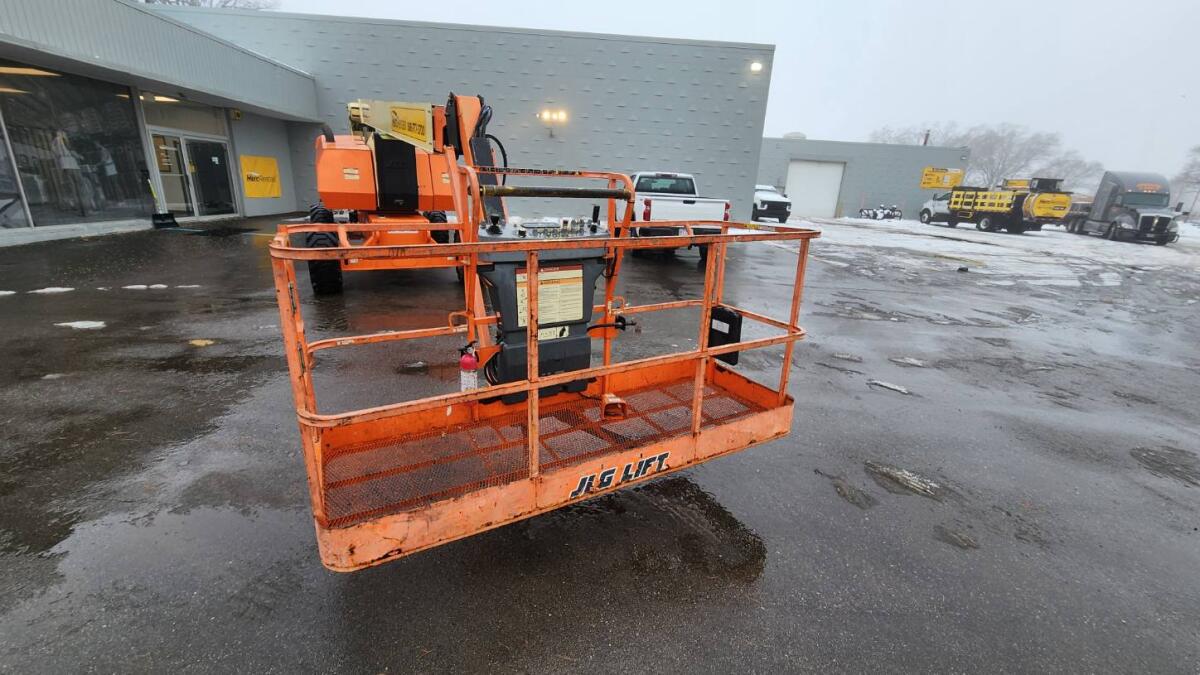 2015 JLG 800AJ