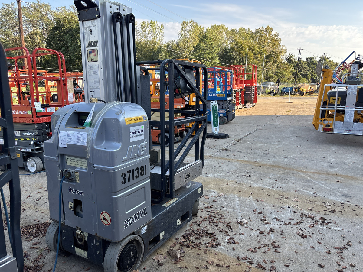 2017 JLG 20MVL-3