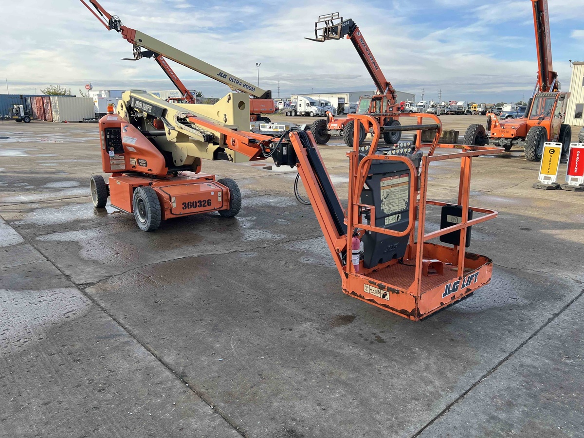 2016 JLG E400AJPN