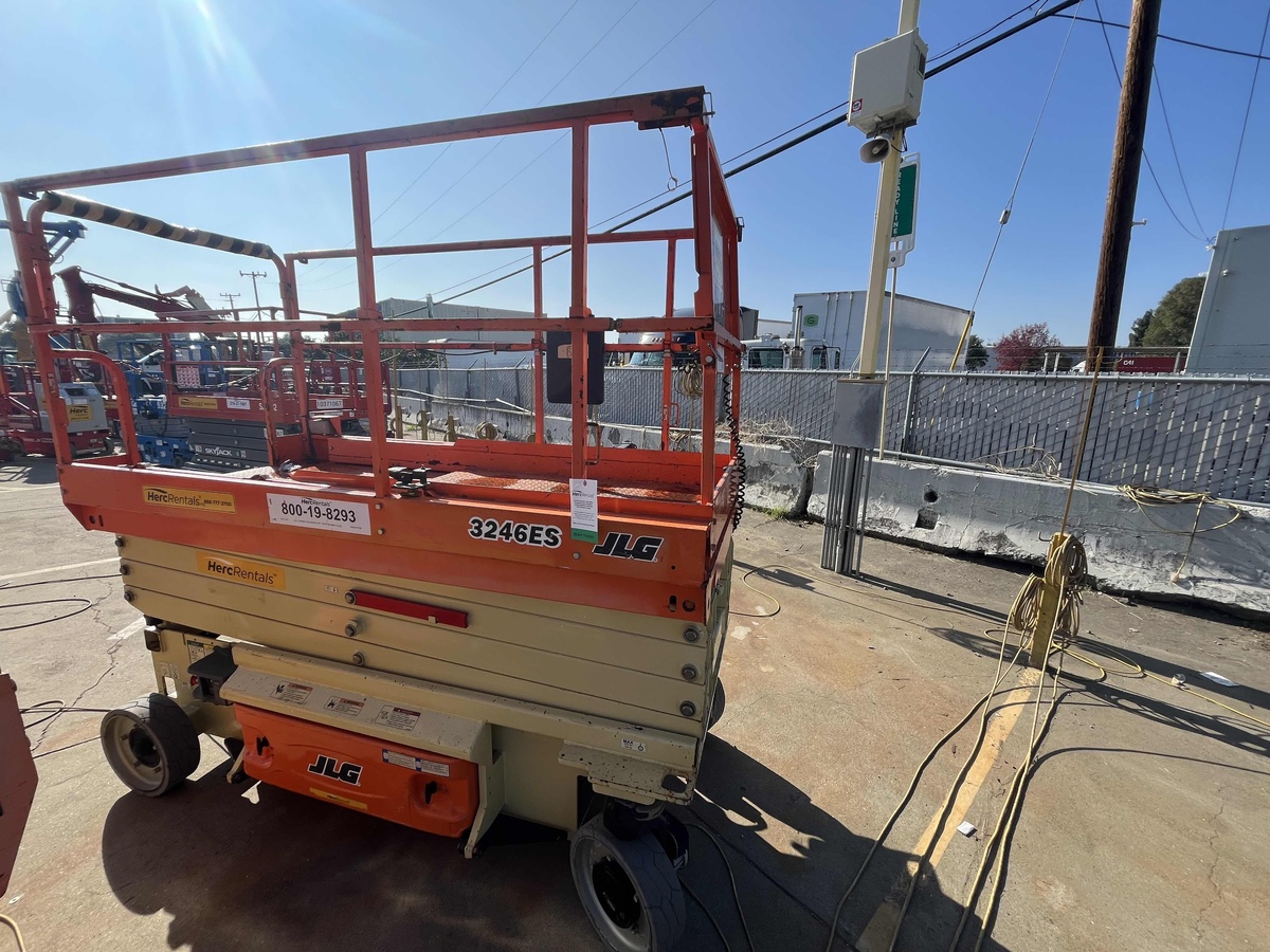 2018 JLG 3246ES-3