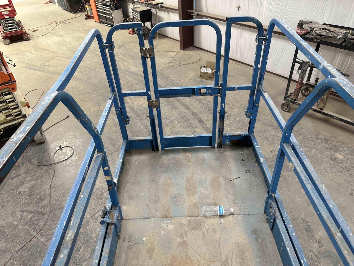 2017 Genie GS-3246-9