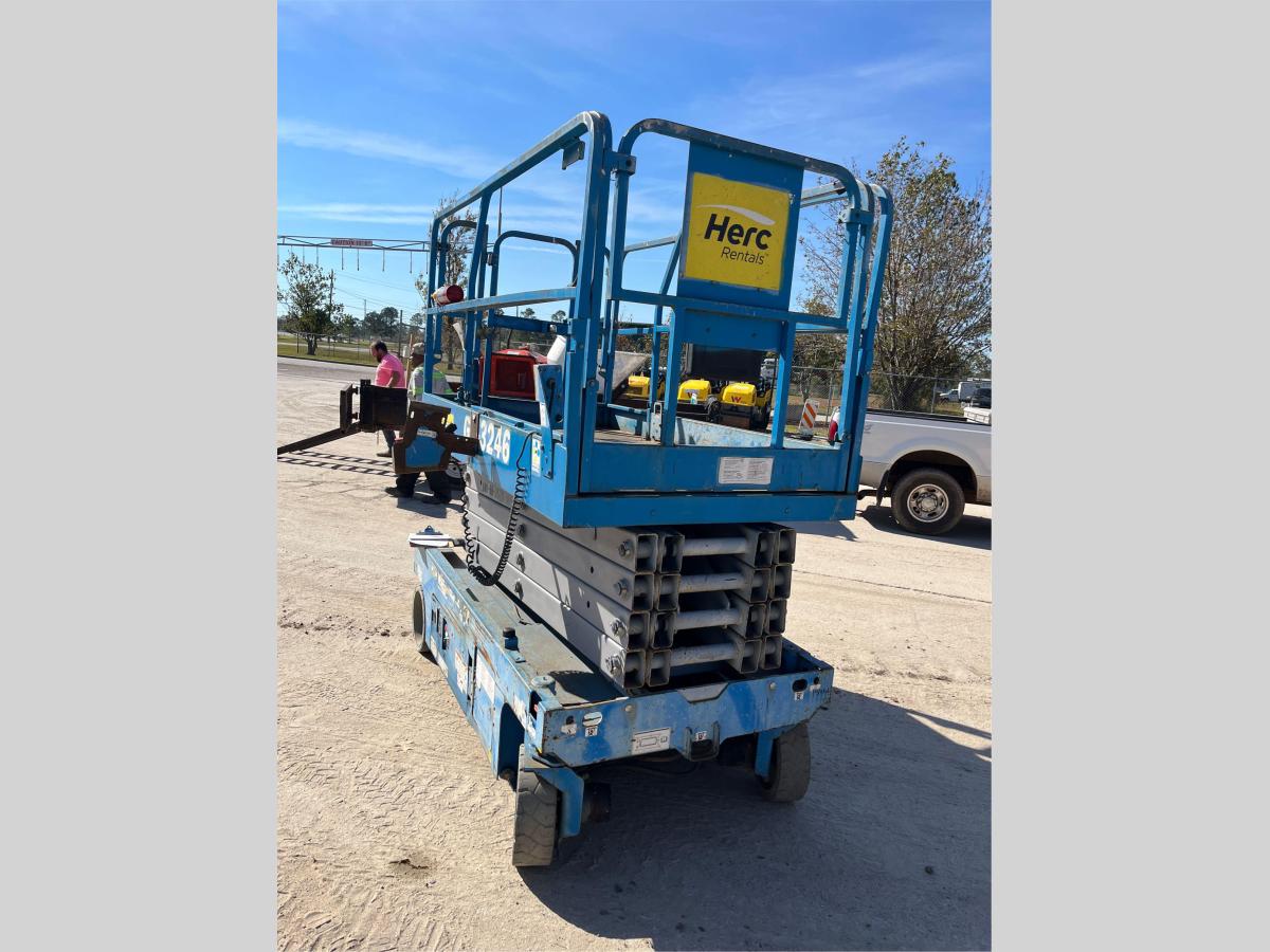 2015 Genie GS-3246