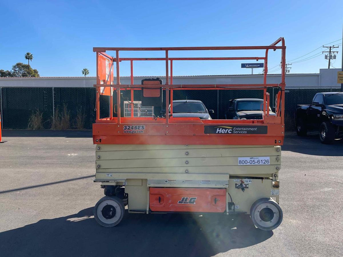 2015 JLG 3246ES