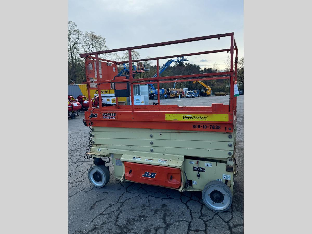 2016 JLG 3246ES