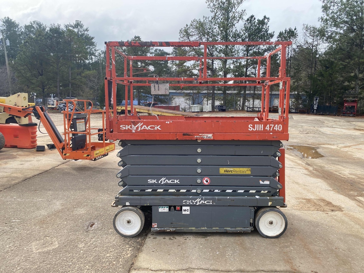 2018 Skyjack SJ4740-2
