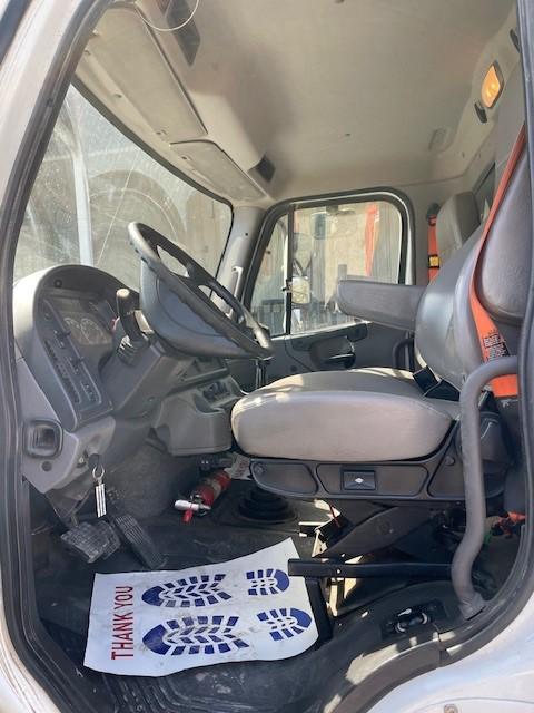 2016 Freightliner M2106-6