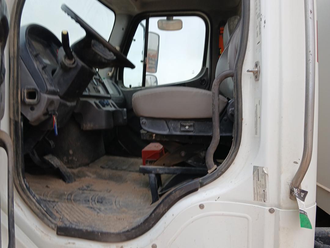 2019 Freightliner M2106-6