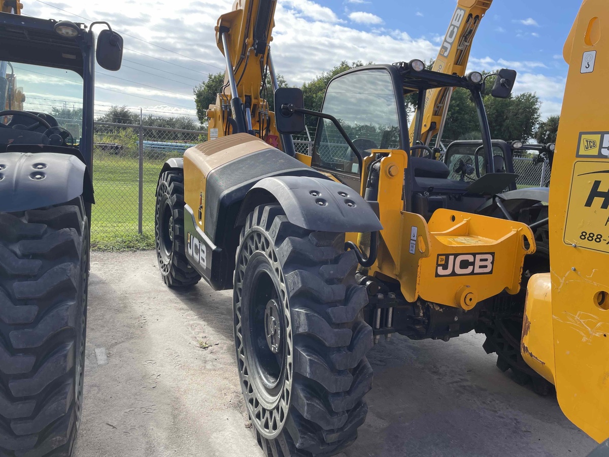2023 JCB 509-42