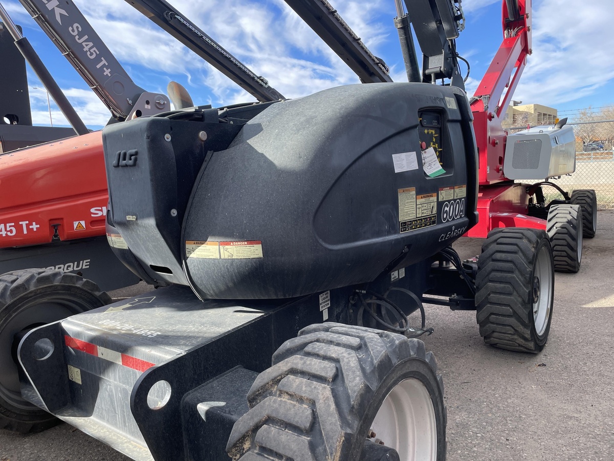 2018 JLG 600A-2
