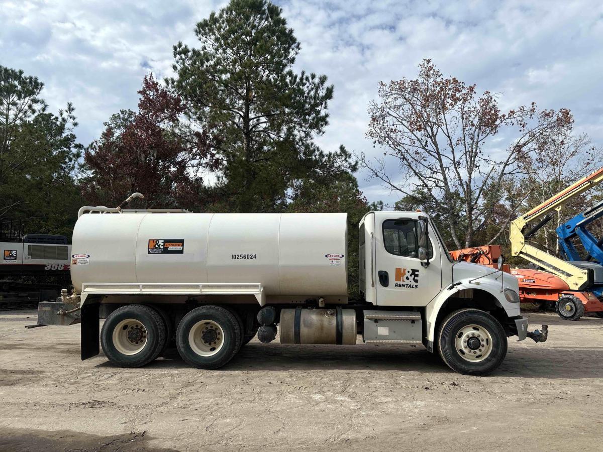 2019 Freightliner M2106-3