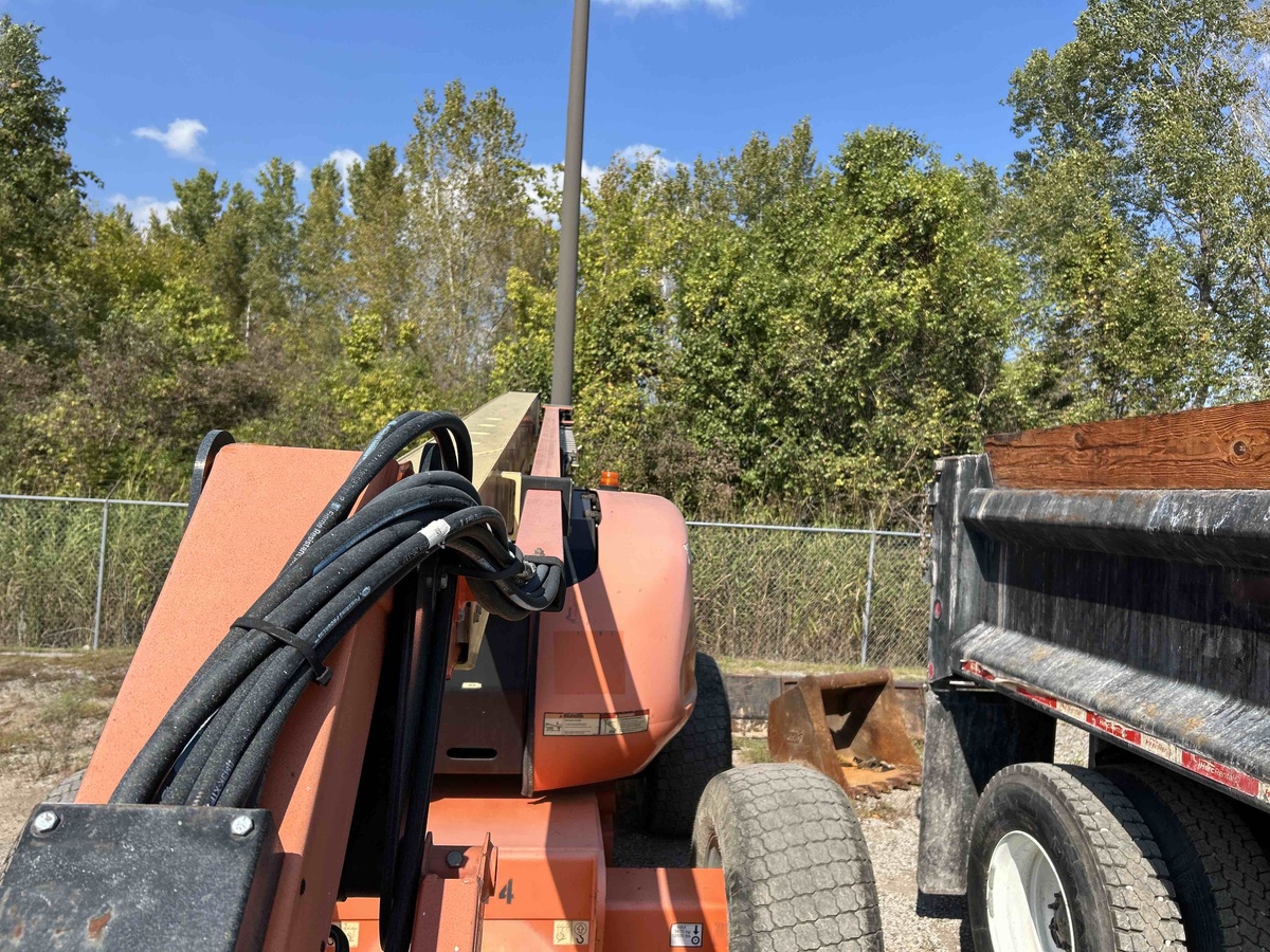 2017 JLG 600AJ-9