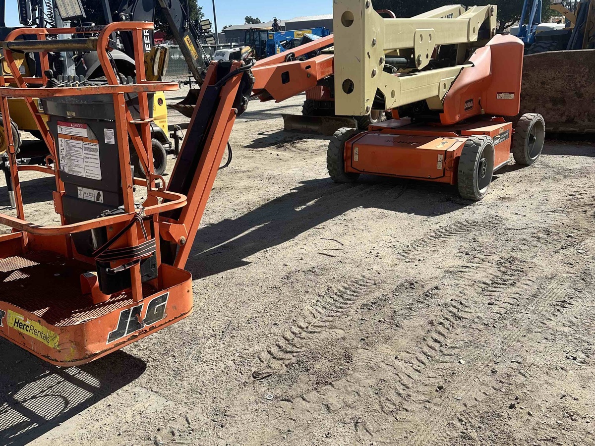 2018 JLG E450AJ