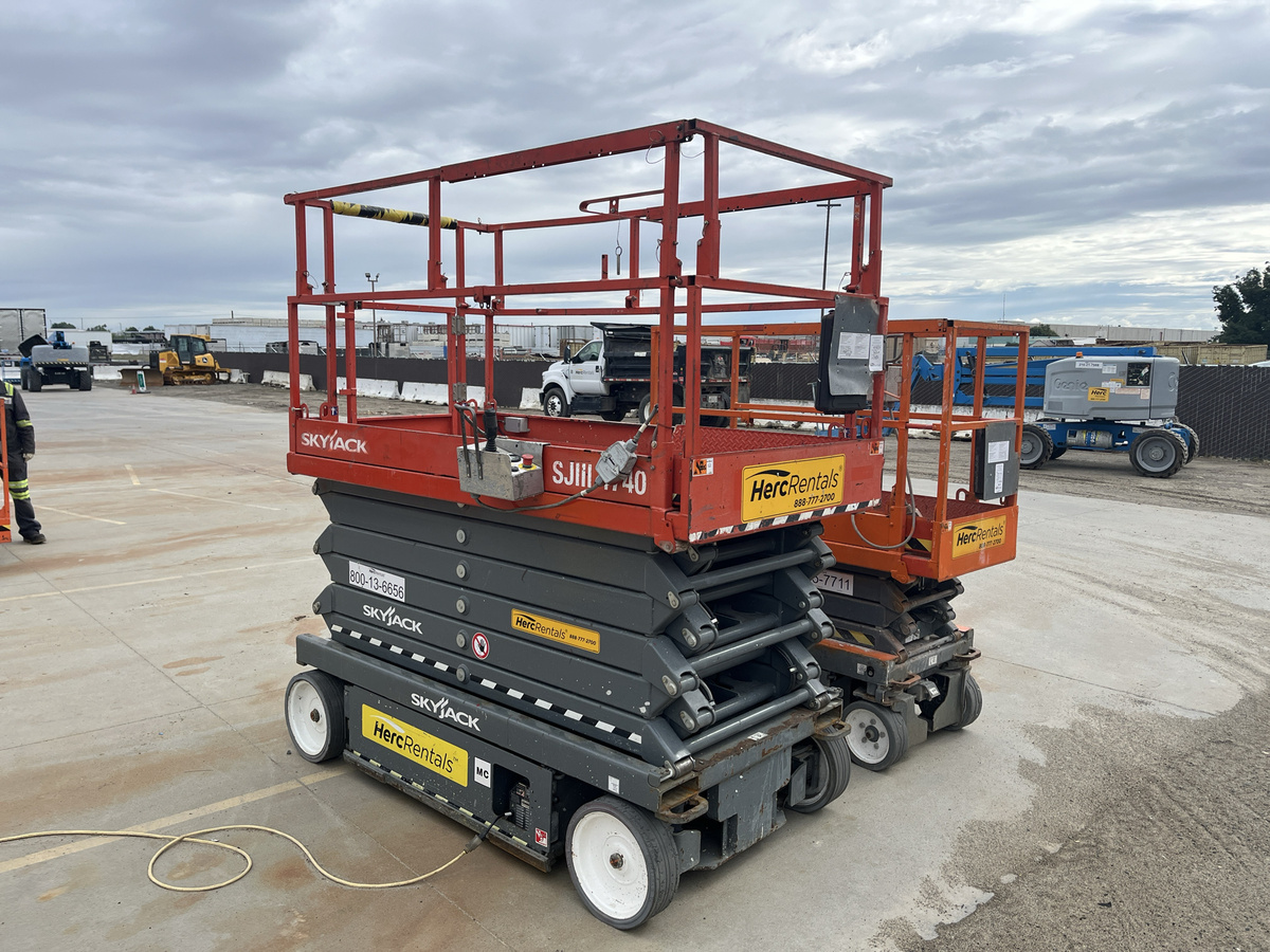 2017 Skyjack SJ4740-3