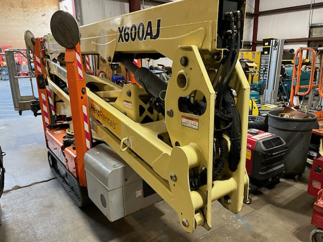 2017 JLG X600AJ