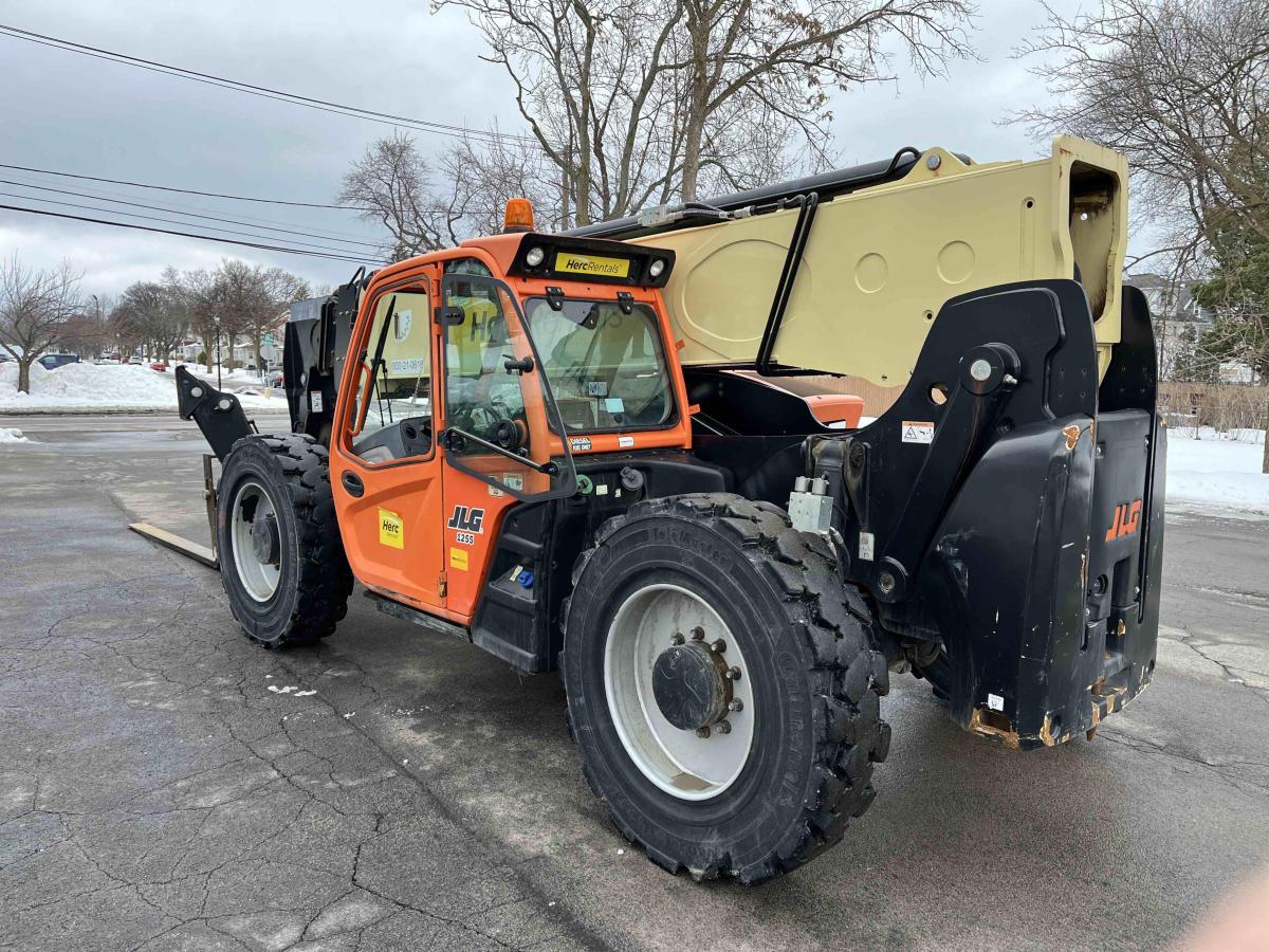 2018 JLG 1255