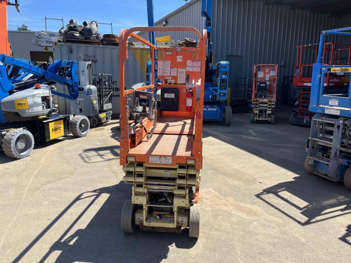 2017 JLG 1930ES
