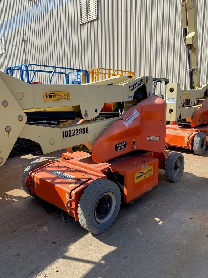 2017 JLG E400AJPN