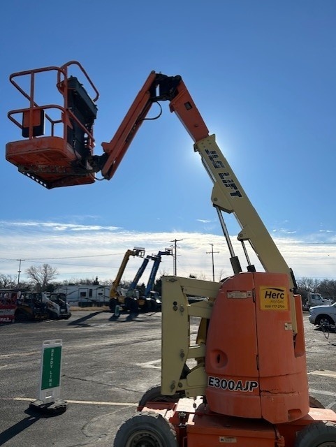 2014 JLG E300AJP-4