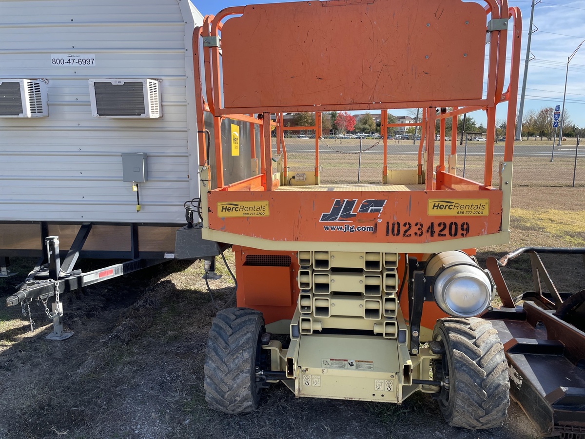2017 JLG 260MRT-13