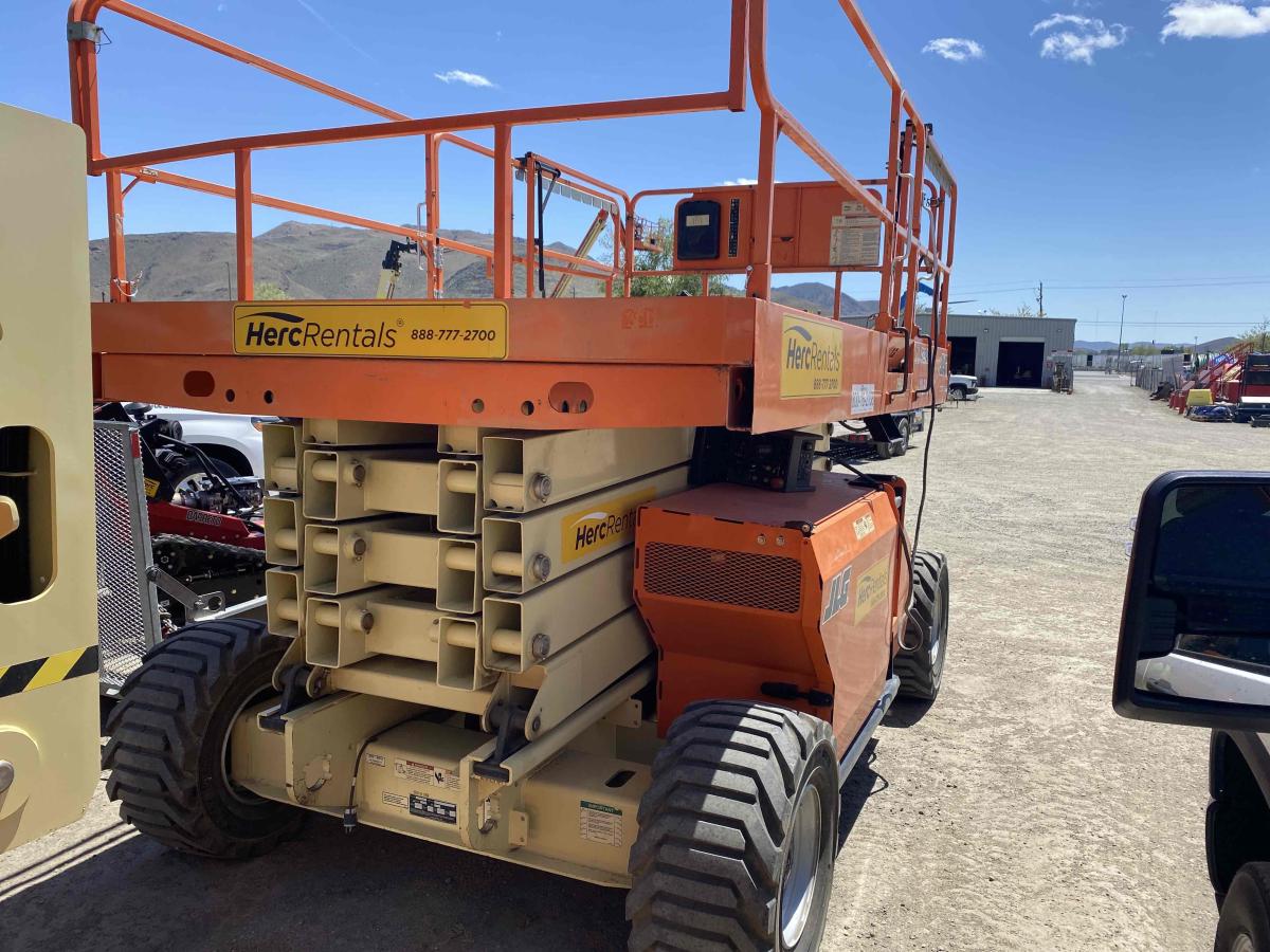 2017 JLG 4394RT