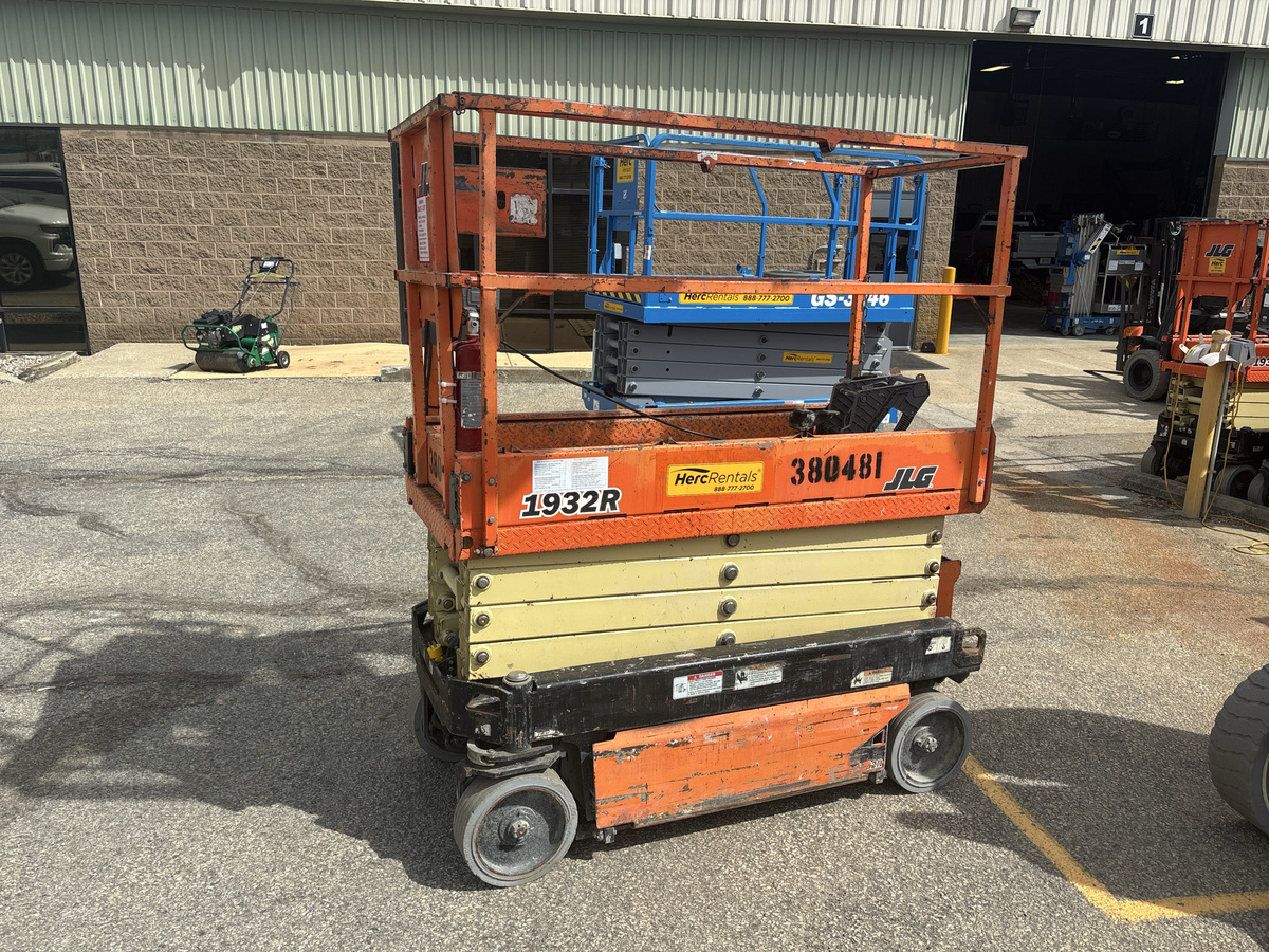 2017 JLG 1932R-3