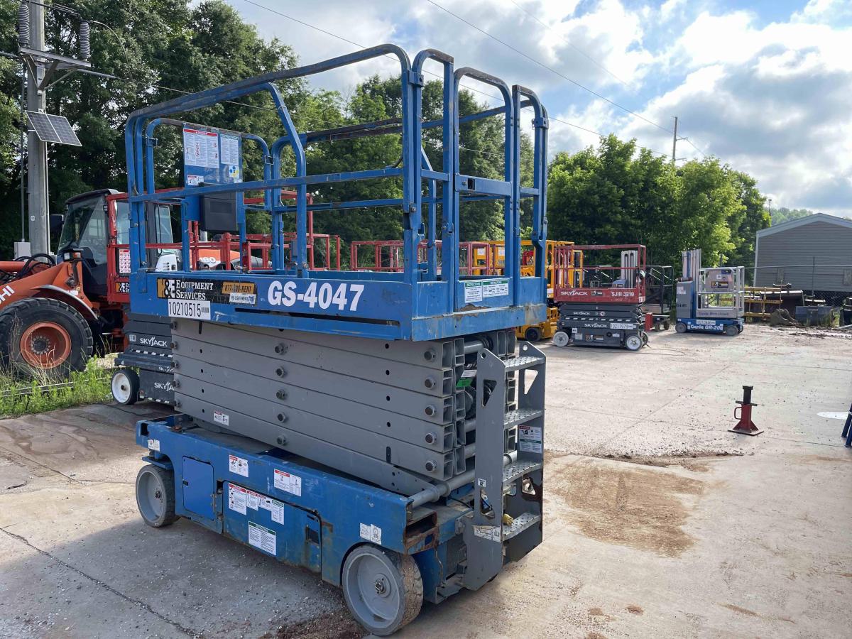 2017 Genie GS-4047