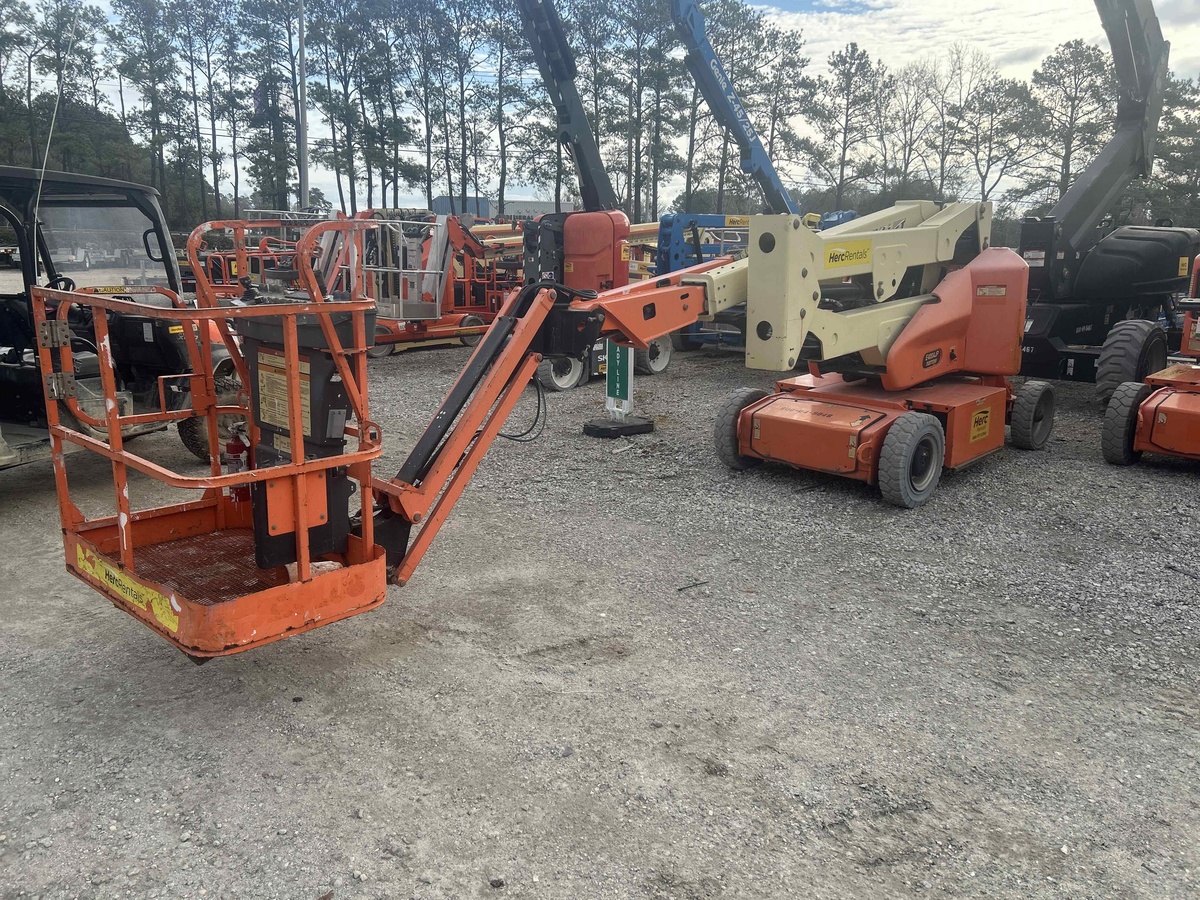 2015 JLG E400AJPN