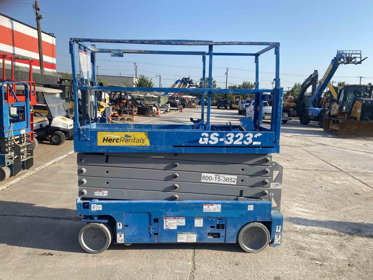 2017 Genie GS-3232