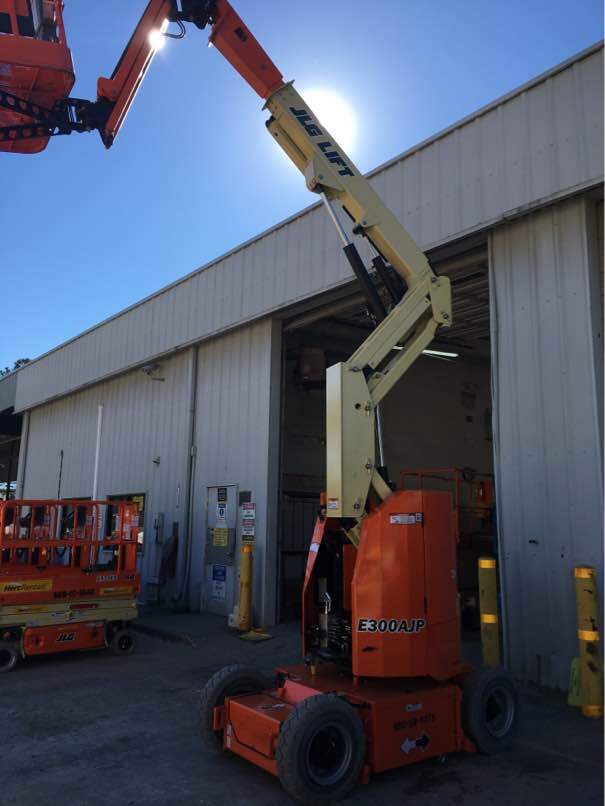 2016 JLG E300AJP-2