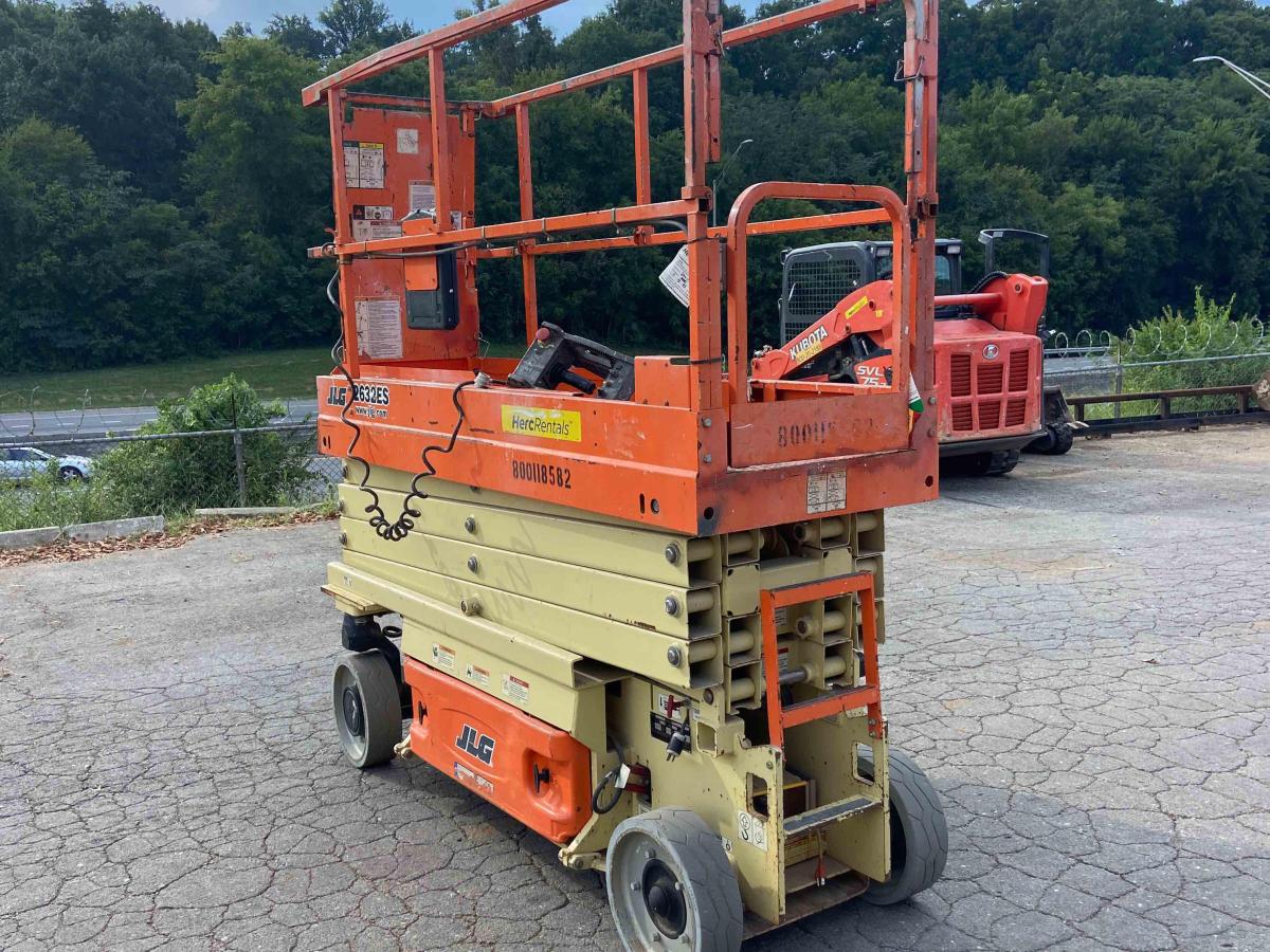 2016 JLG 2632ES