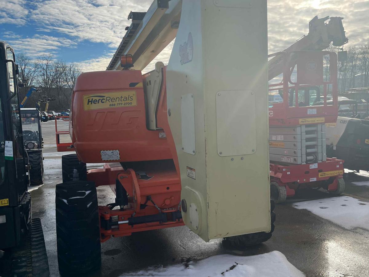 2011 JLG 800AJ