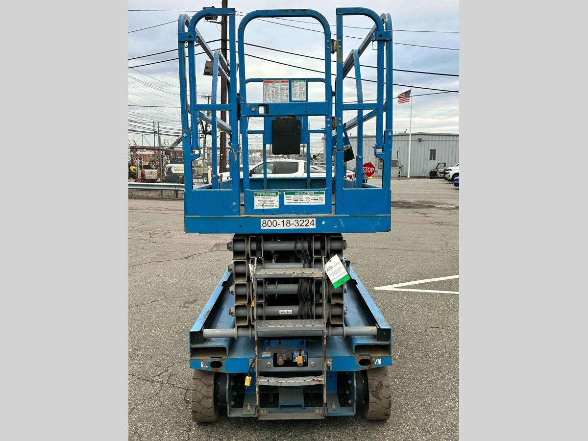2017 Genie GS-3246