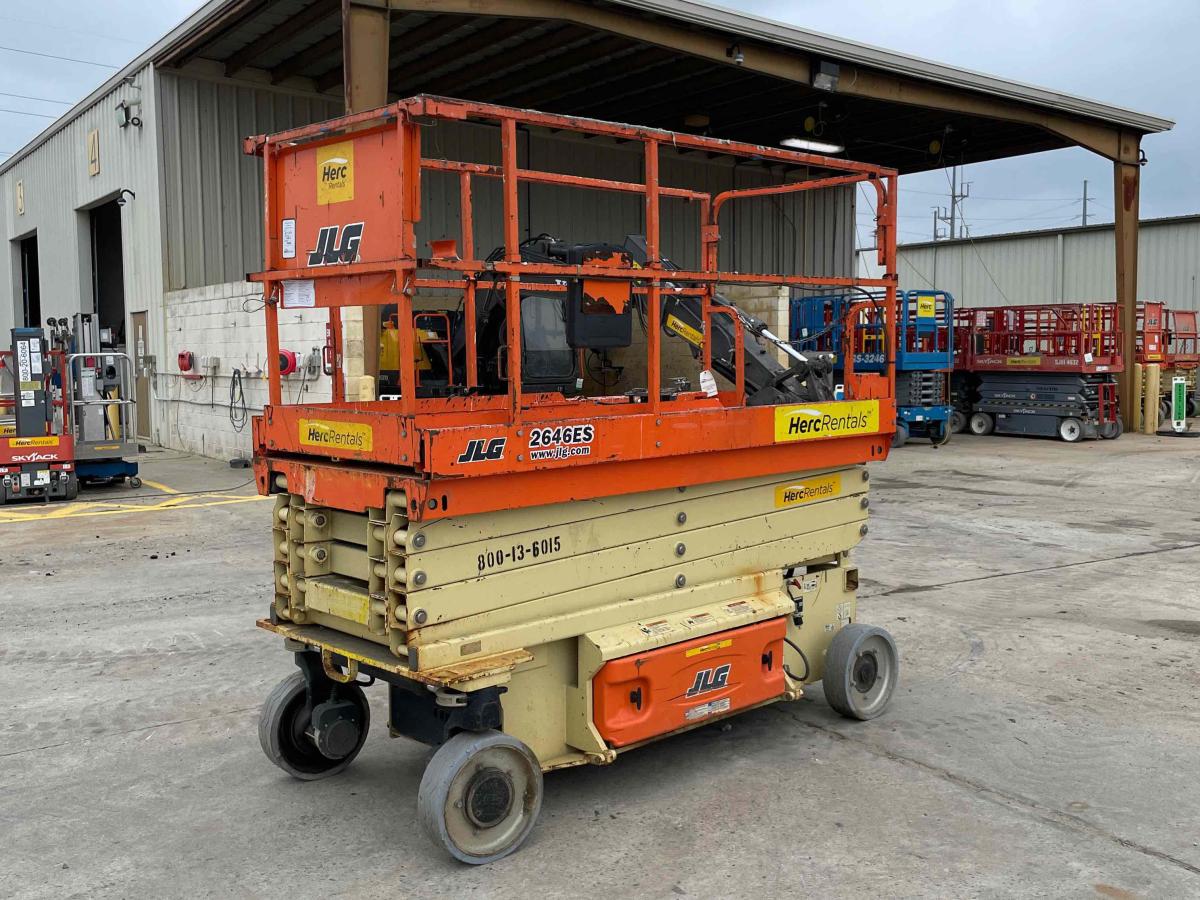 2017 JLG 2646ES