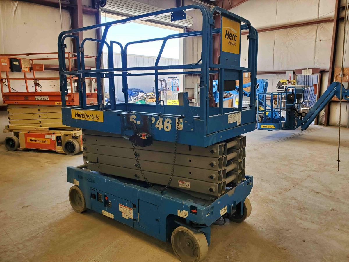2017 Genie GS-3246
