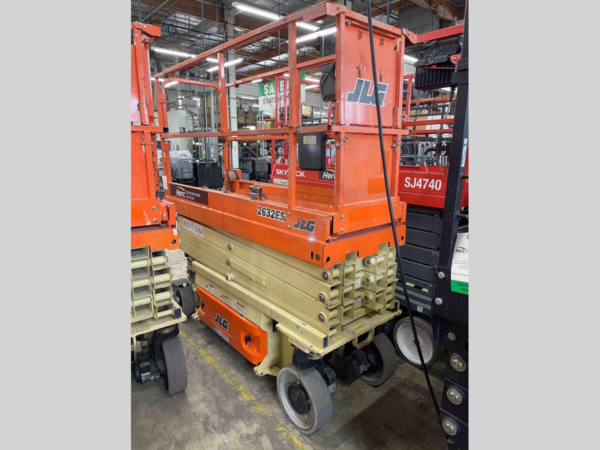 2017 JLG 2632ES