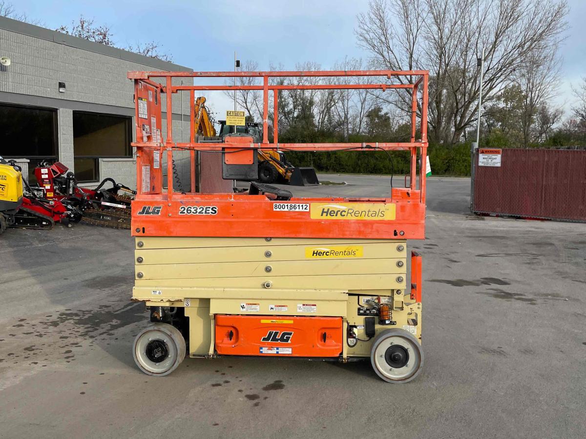 2017 JLG 2632ES