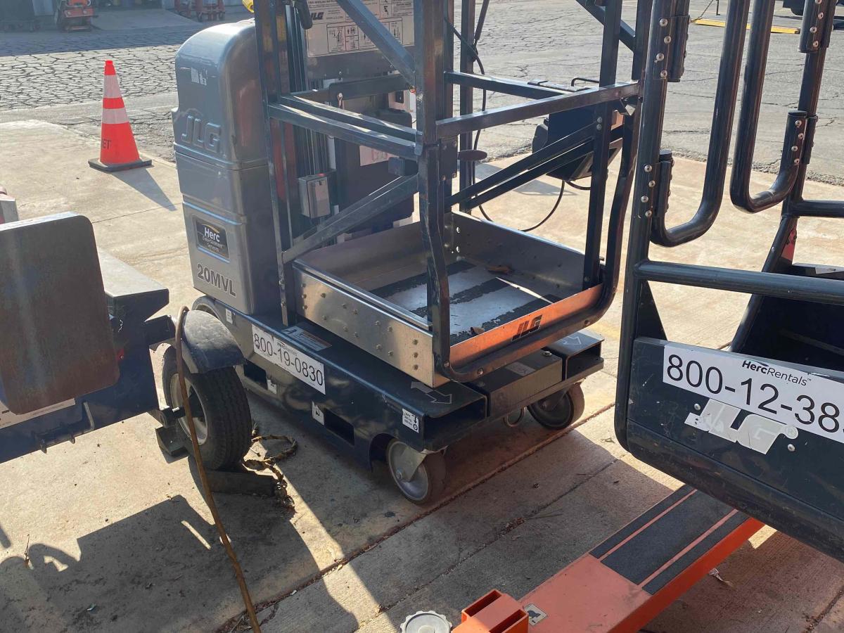 2017 JLG 20MVL